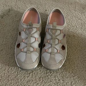 Brand new, never worn Easy Spirit EZ ENTRY mules